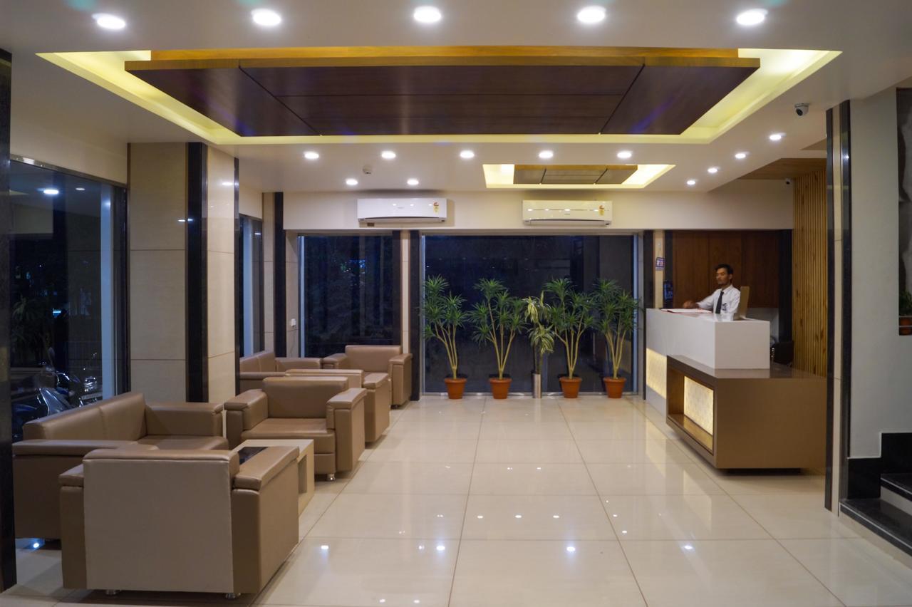 ואדודרה Hotel Midtown מראה חיצוני תמונה