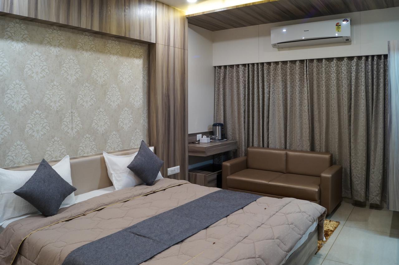 ואדודרה Hotel Midtown מראה חיצוני תמונה