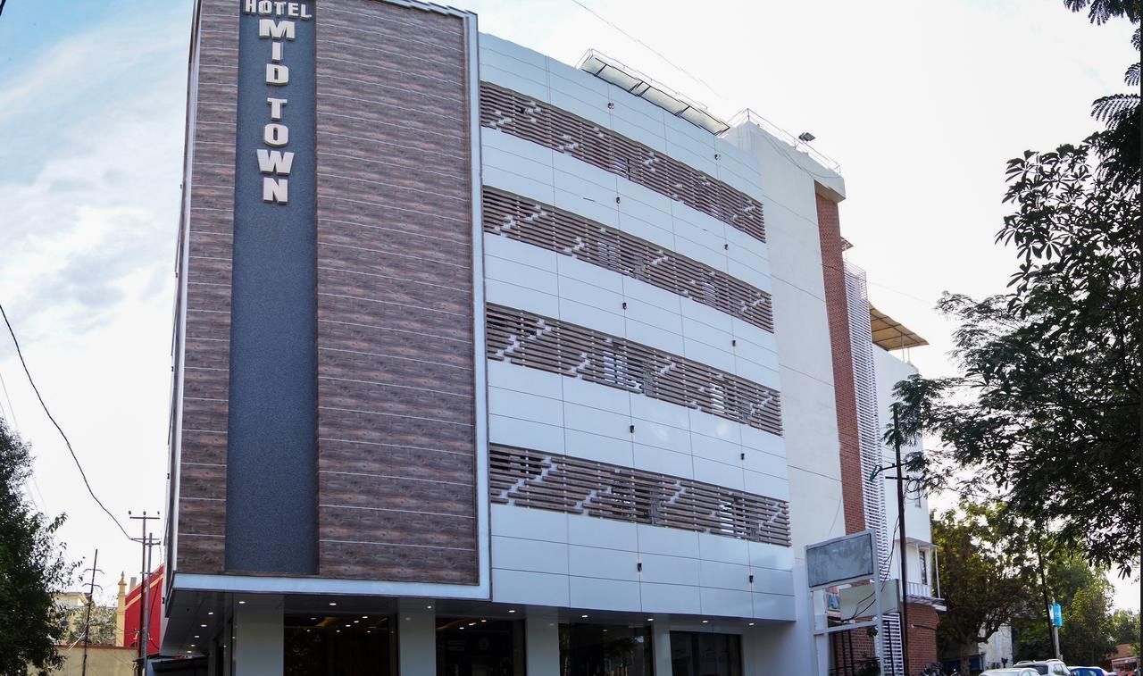 ואדודרה Hotel Midtown מראה חיצוני תמונה