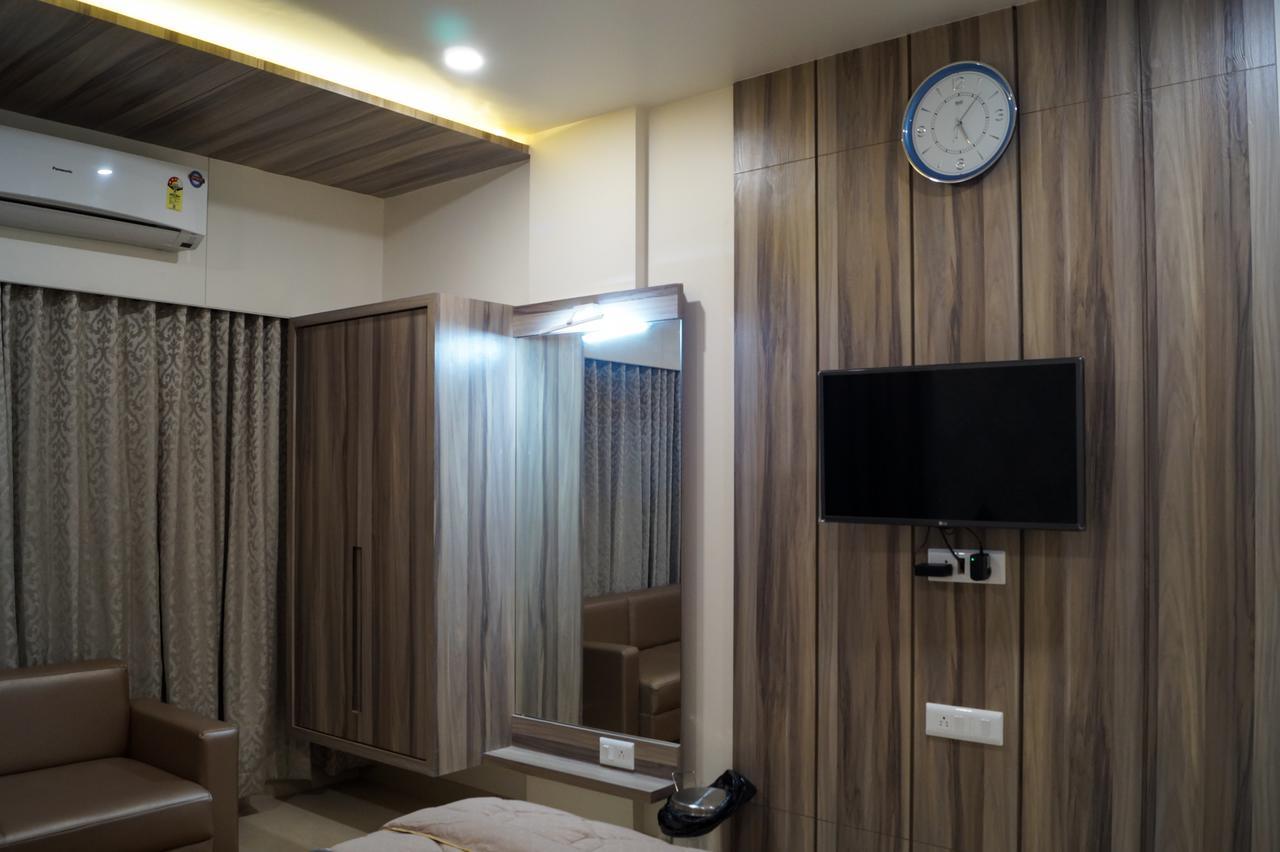 ואדודרה Hotel Midtown מראה חיצוני תמונה