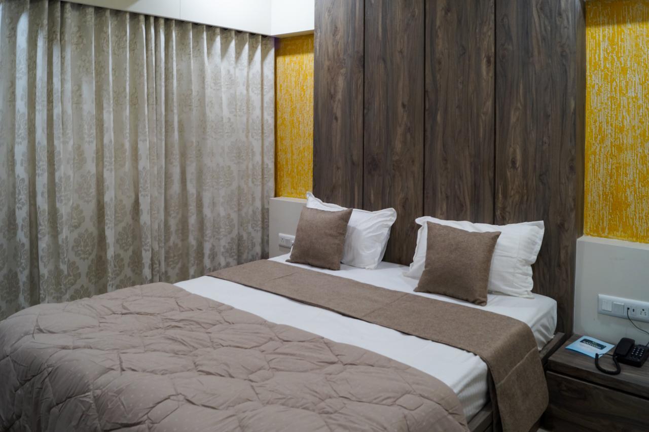 ואדודרה Hotel Midtown מראה חיצוני תמונה