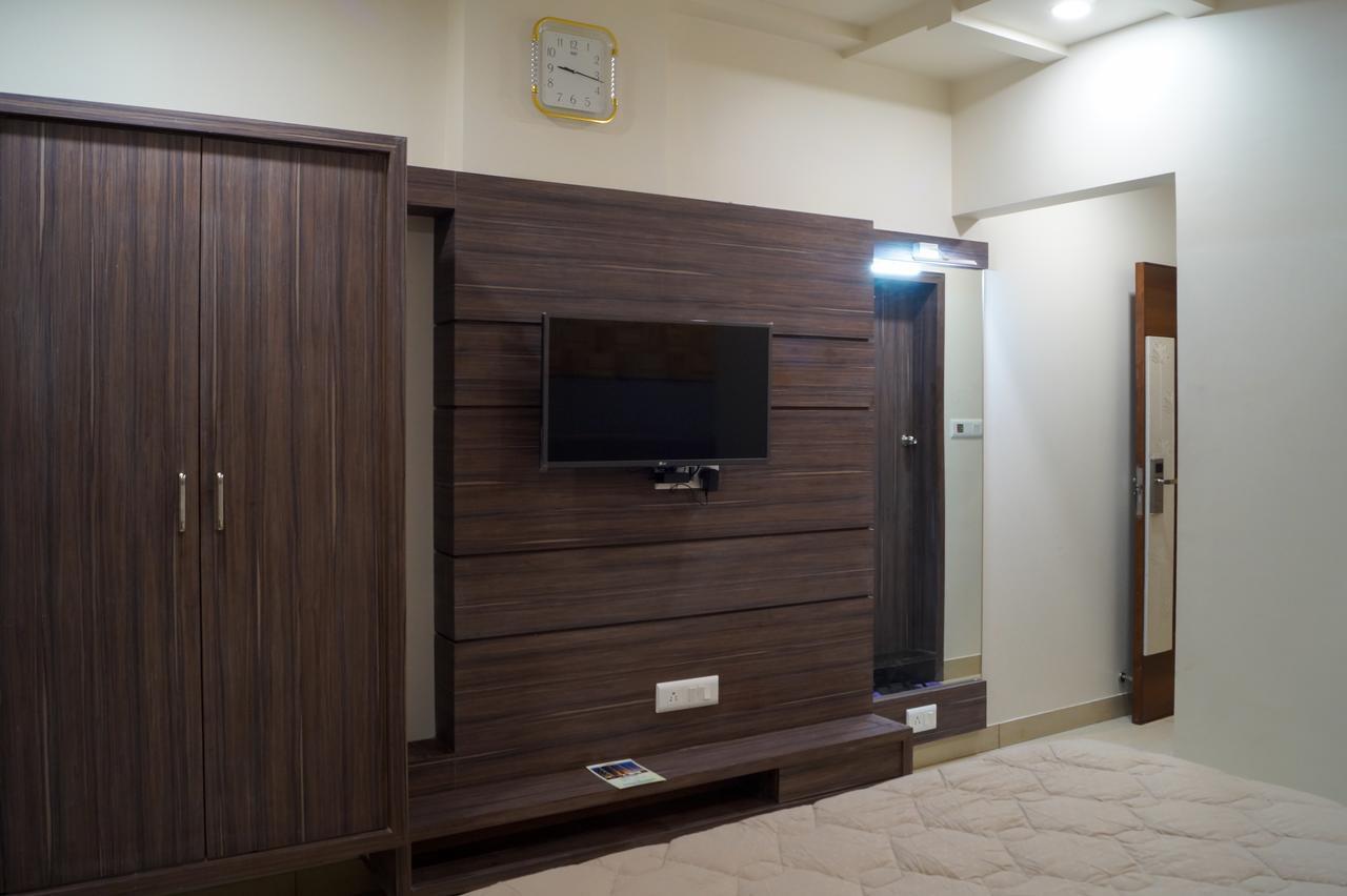 ואדודרה Hotel Midtown מראה חיצוני תמונה