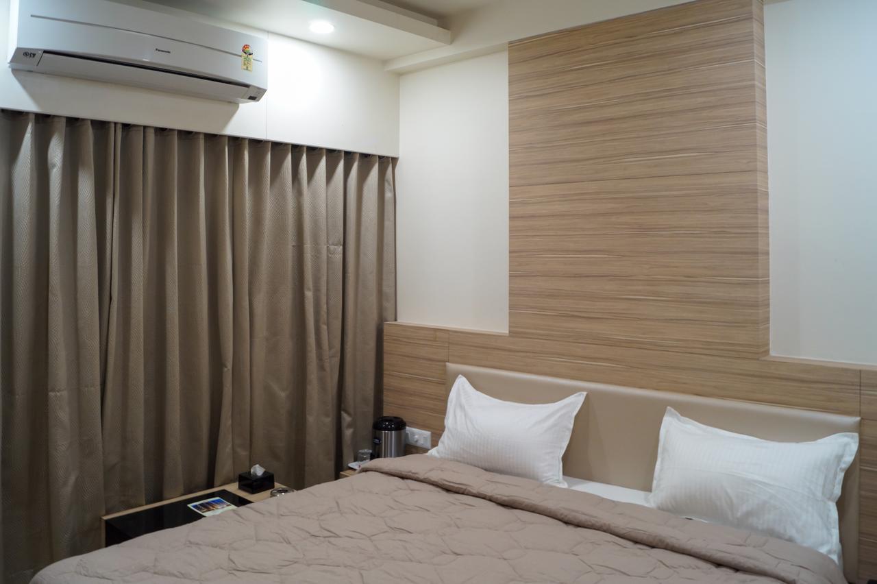 ואדודרה Hotel Midtown מראה חיצוני תמונה