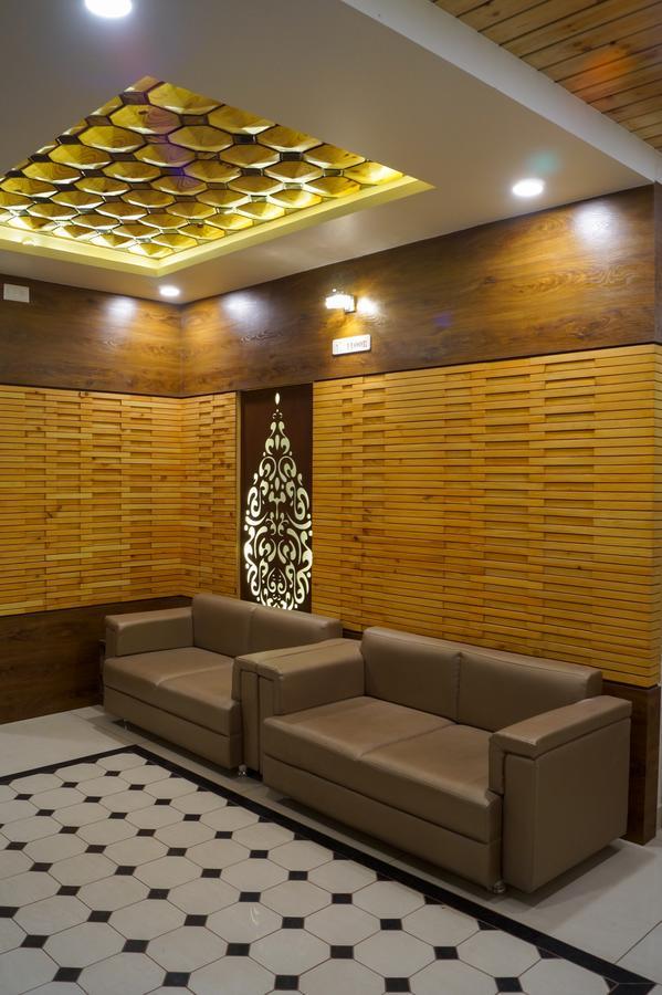 ואדודרה Hotel Midtown מראה חיצוני תמונה