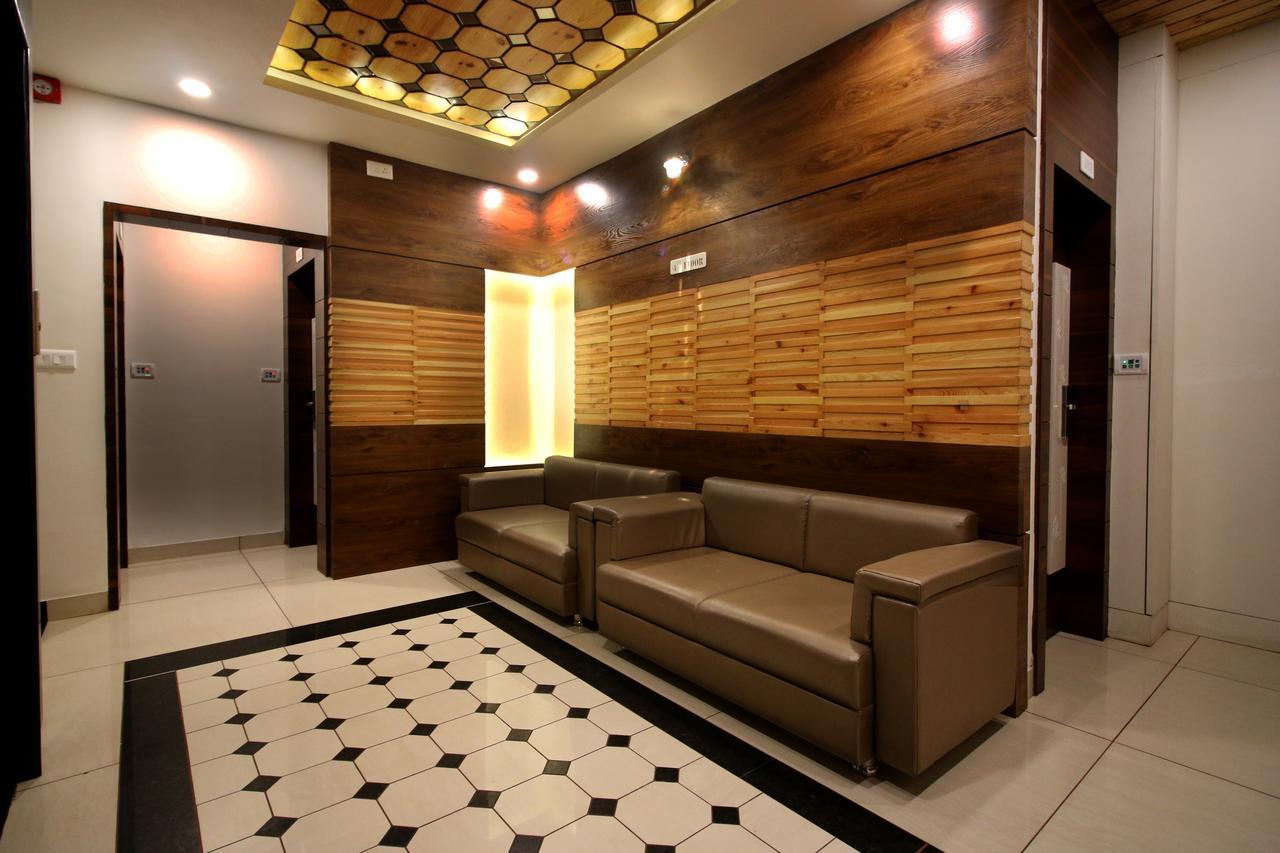 ואדודרה Hotel Midtown מראה חיצוני תמונה